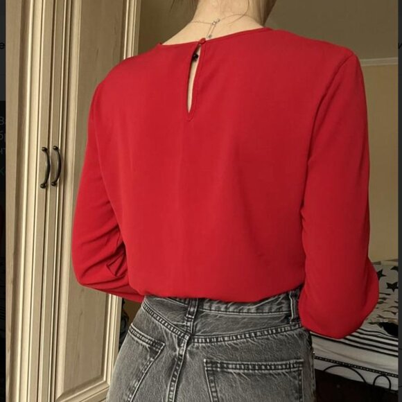 NWOT Red Cropped Twist Keyhole cutout v neckline Long Sleeve Blouse - Picture 3 of 6